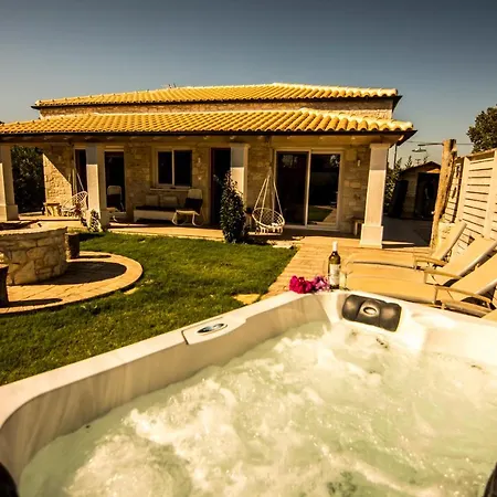 Estia - Private Jacuzzi Next To The Holiday home *