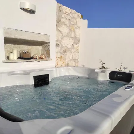 Estia - Private Jacuzzi Next To The