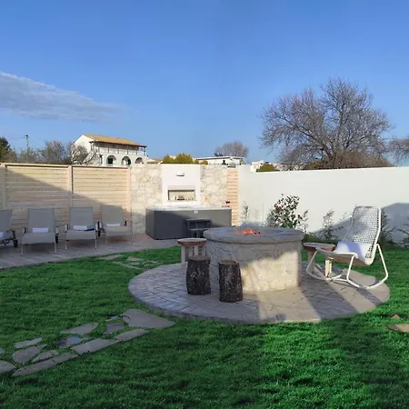 Villa Estia With Private Jacuzzi, Next To The Beach Feriehus *