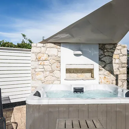 Estia With Outdoor Hot Tub - Next To The Agios Georgios (Corfu)