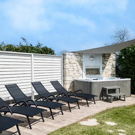 Estia With Outdoor Hot Tub - Next To The