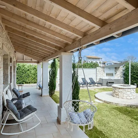 Estia With Outdoor Hot Tub - Next To The