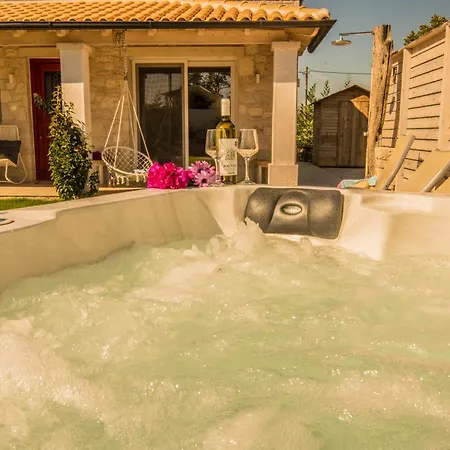 Estia With Outdoor Hot Tub - Next To The