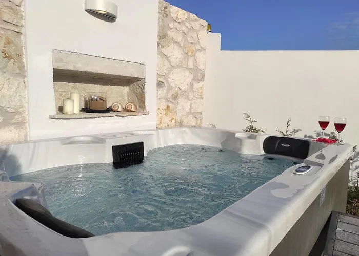 Villa Estia With Private Jacuzzi, Next To The Beach