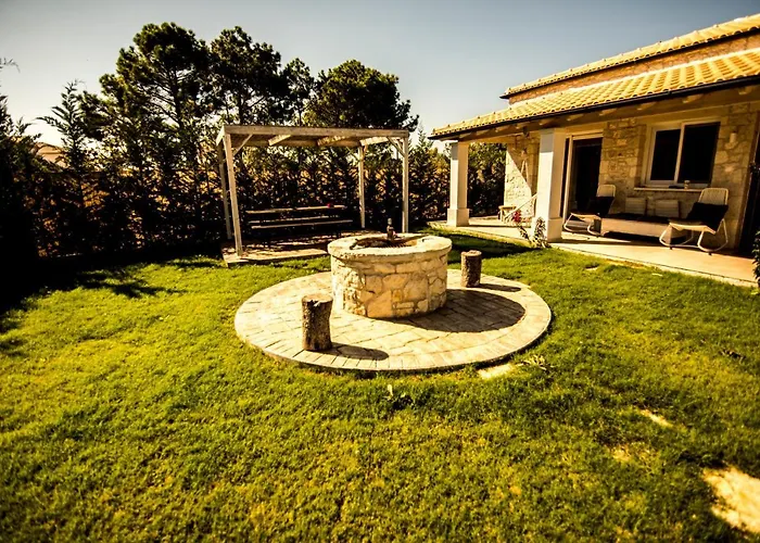 Villa Estia With Private Jacuzzi, Next To The Beach Agios Georgios (Corfu)