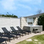 Estia With Outdoor Hot Tub By Konnect - Next To The